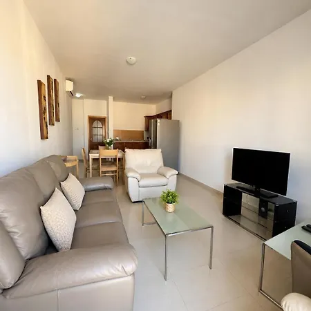 3-bedroom In Location, Steps From Seafront